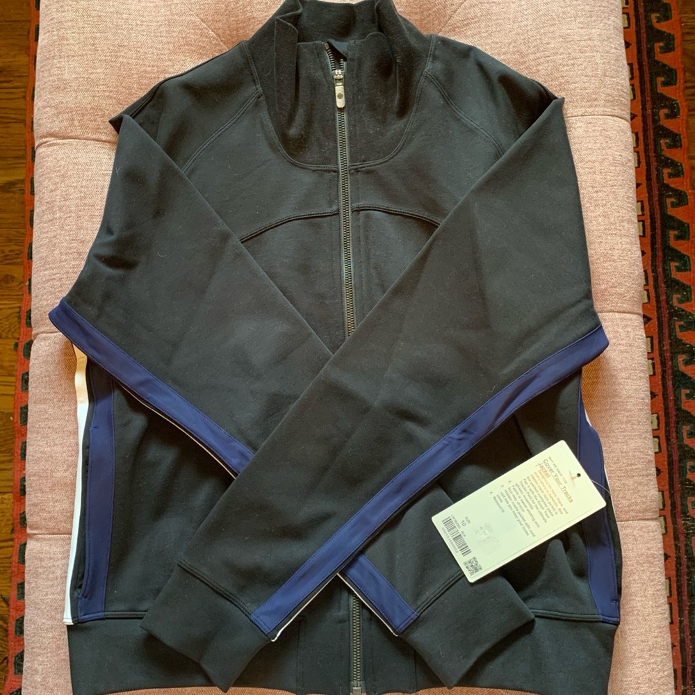 NWT* 🍋 Lululemon Cover your track jacket